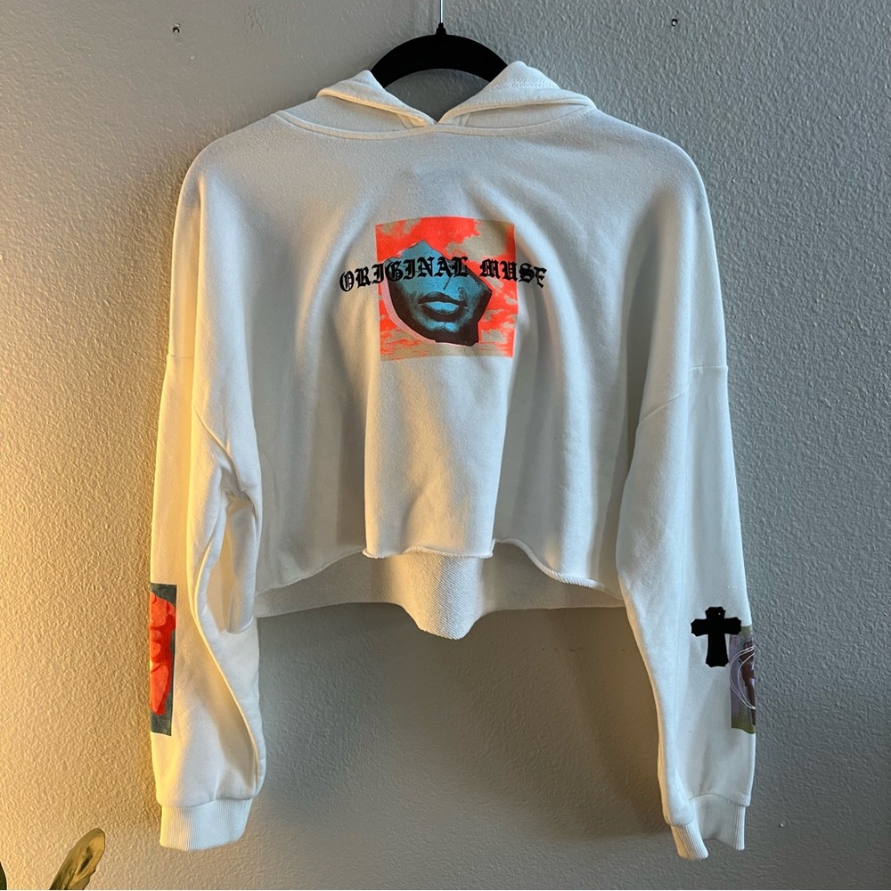 Cropped graphic hoodie